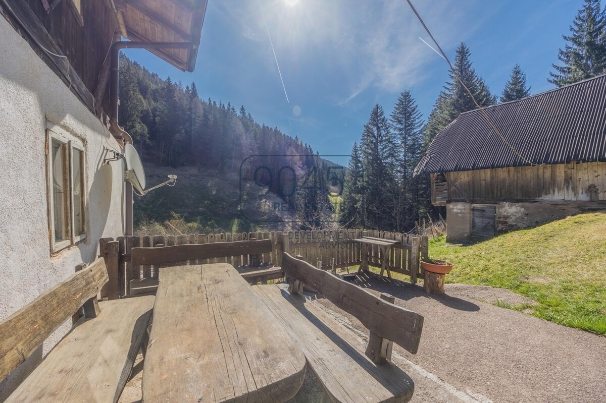 Charmanter Bergbauernhof mit großem Grundstück in Alleinlage in Jenesien
