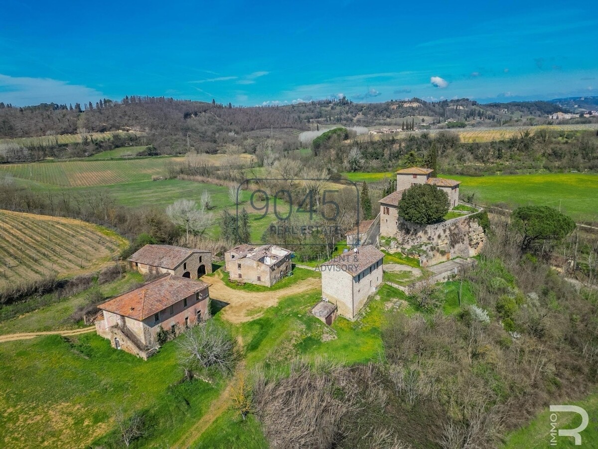Historisches Schloss mit 61 Hektar Wein- und Landwirtschaft im Chianti