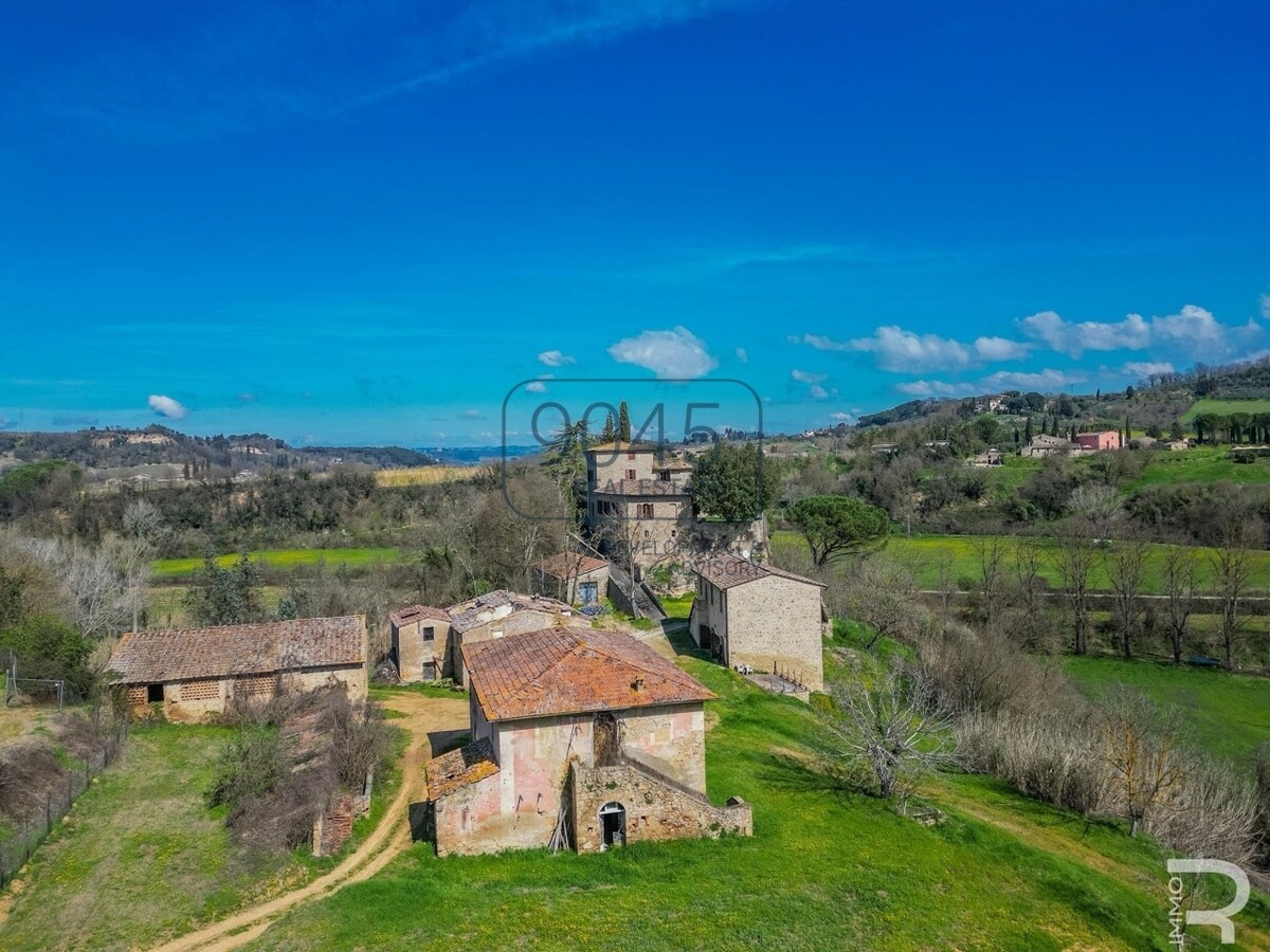 Historisches Schloss mit 61 Hektar Wein- und Landwirtschaft im Chianti