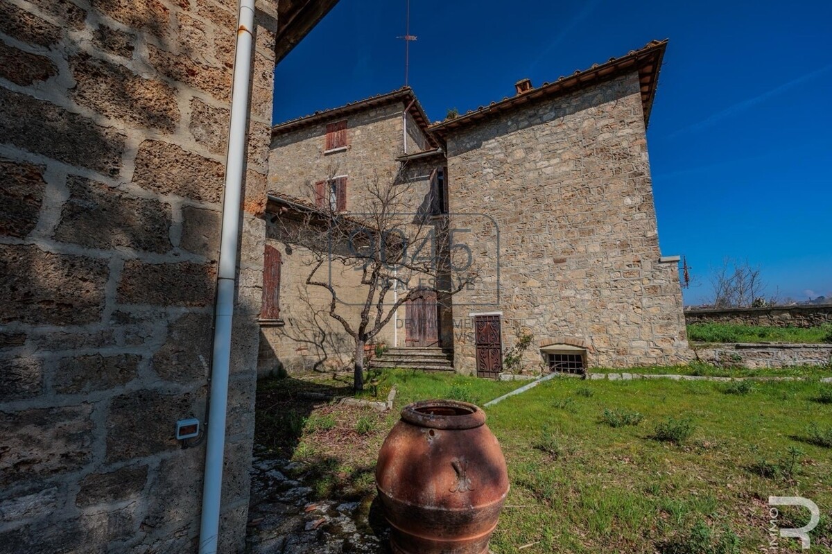 Historisches Schloss mit 61 Hektar Wein- und Landwirtschaft im Chianti