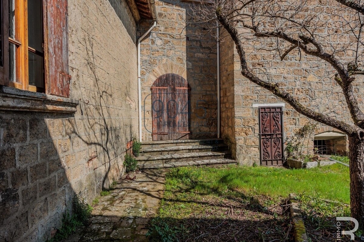 Historisches Schloss mit 61 Hektar Wein- und Landwirtschaft im Chianti