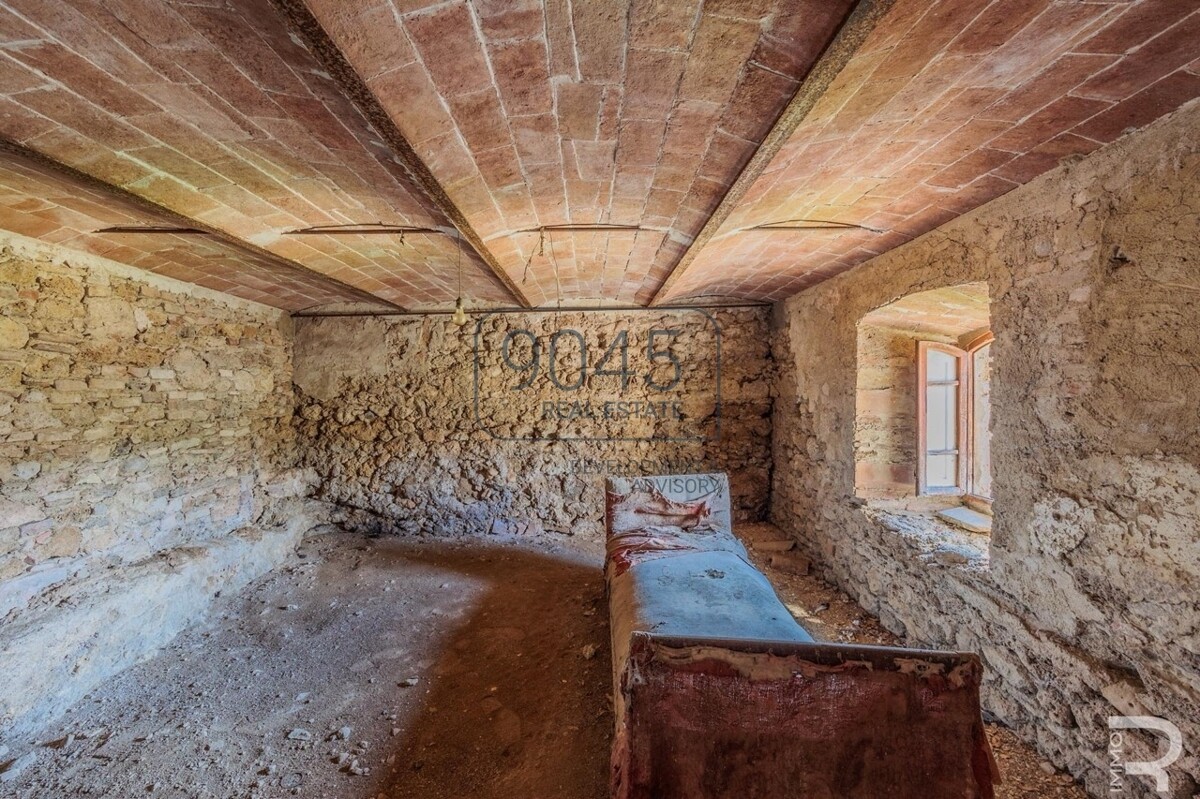 Historisches Schloss mit 61 Hektar Wein- und Landwirtschaft im Chianti