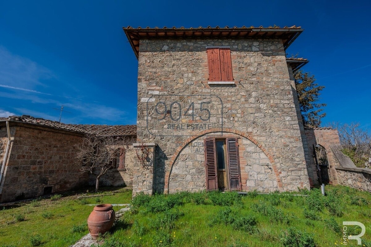 Historisches Schloss mit 61 Hektar Wein- und Landwirtschaft im Chianti