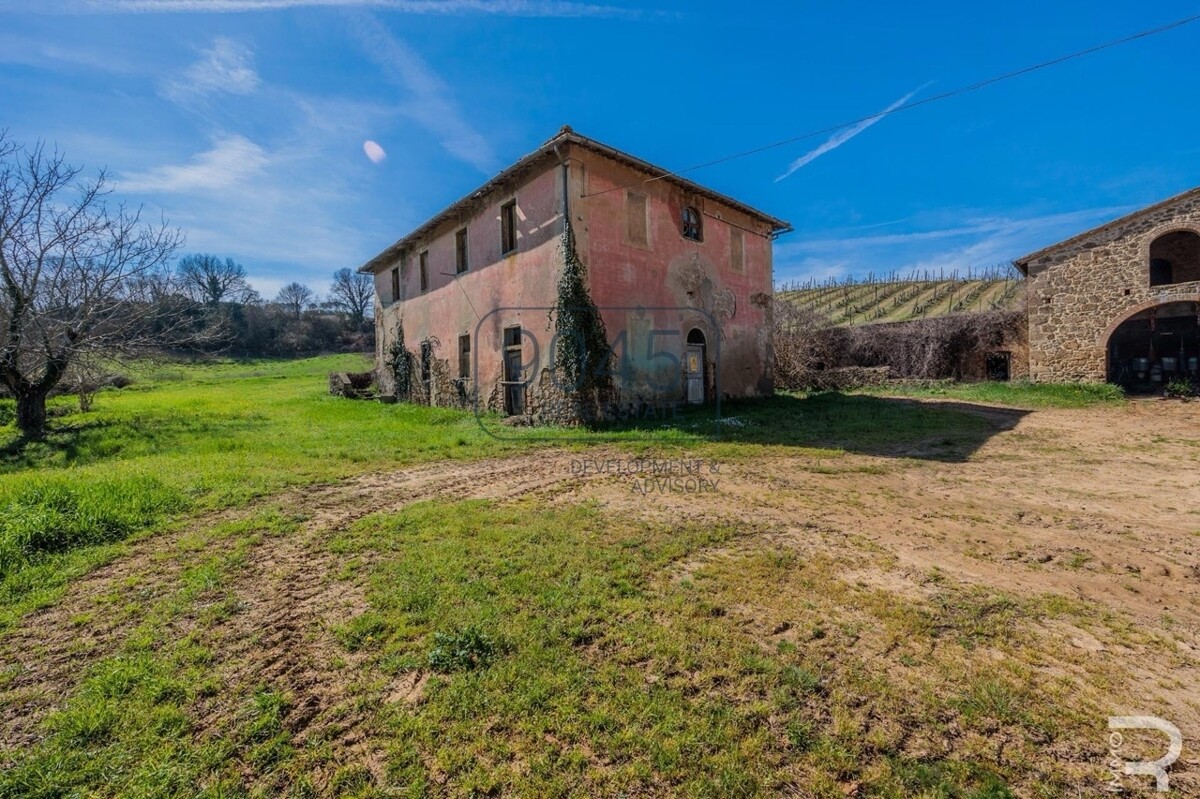 Historisches Schloss mit 61 Hektar Wein- und Landwirtschaft im Chianti