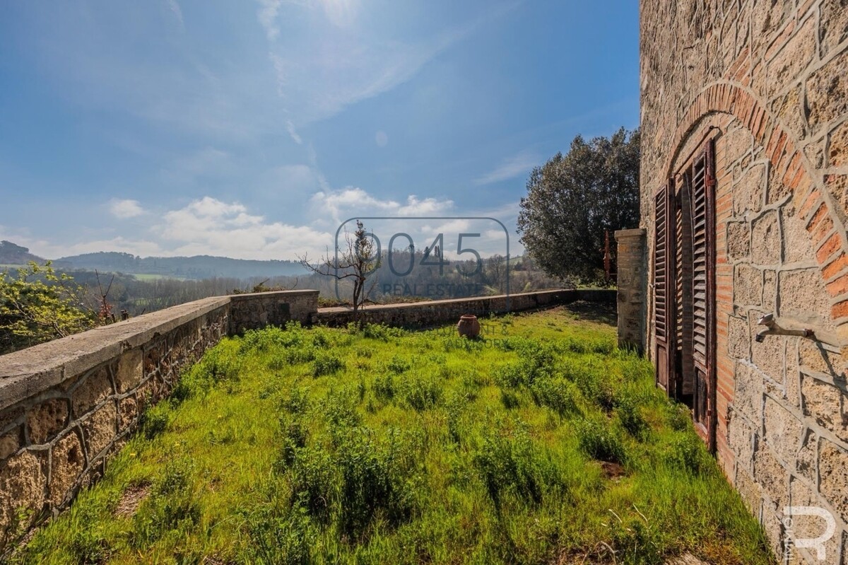Historisches Schloss mit 61 Hektar Wein- und Landwirtschaft im Chianti