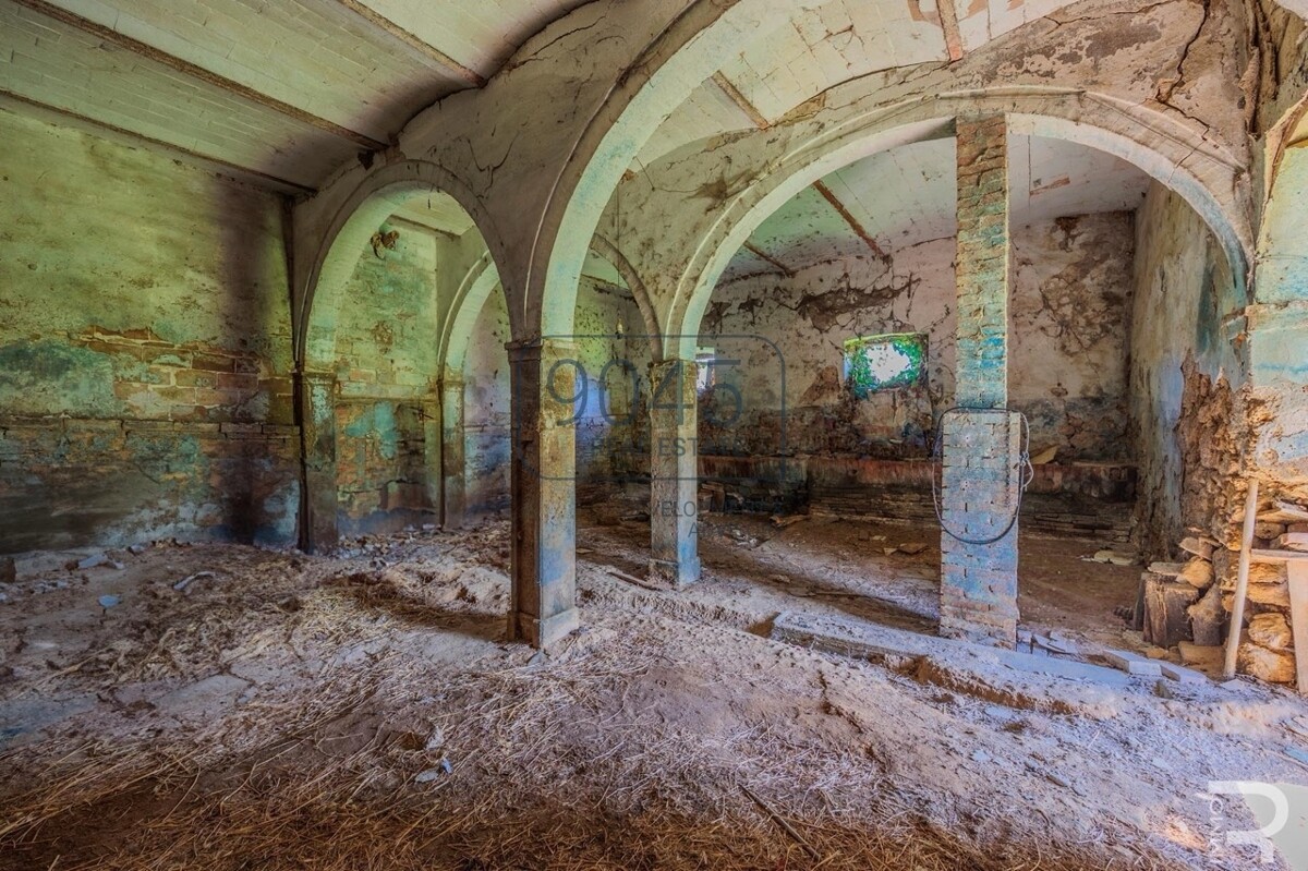 Historisches Schloss mit 61 Hektar Wein- und Landwirtschaft im Chianti