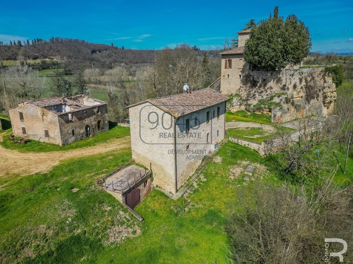 Historisches Schloss mit 61 Hektar Wein- und Landwirtschaft im Chianti