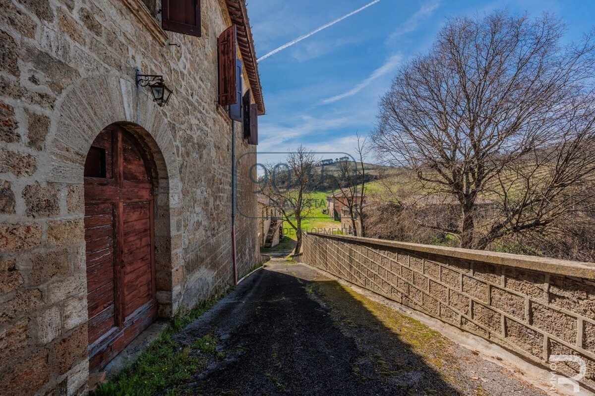 Historisches Schloss mit 61 Hektar Wein- und Landwirtschaft im Chianti