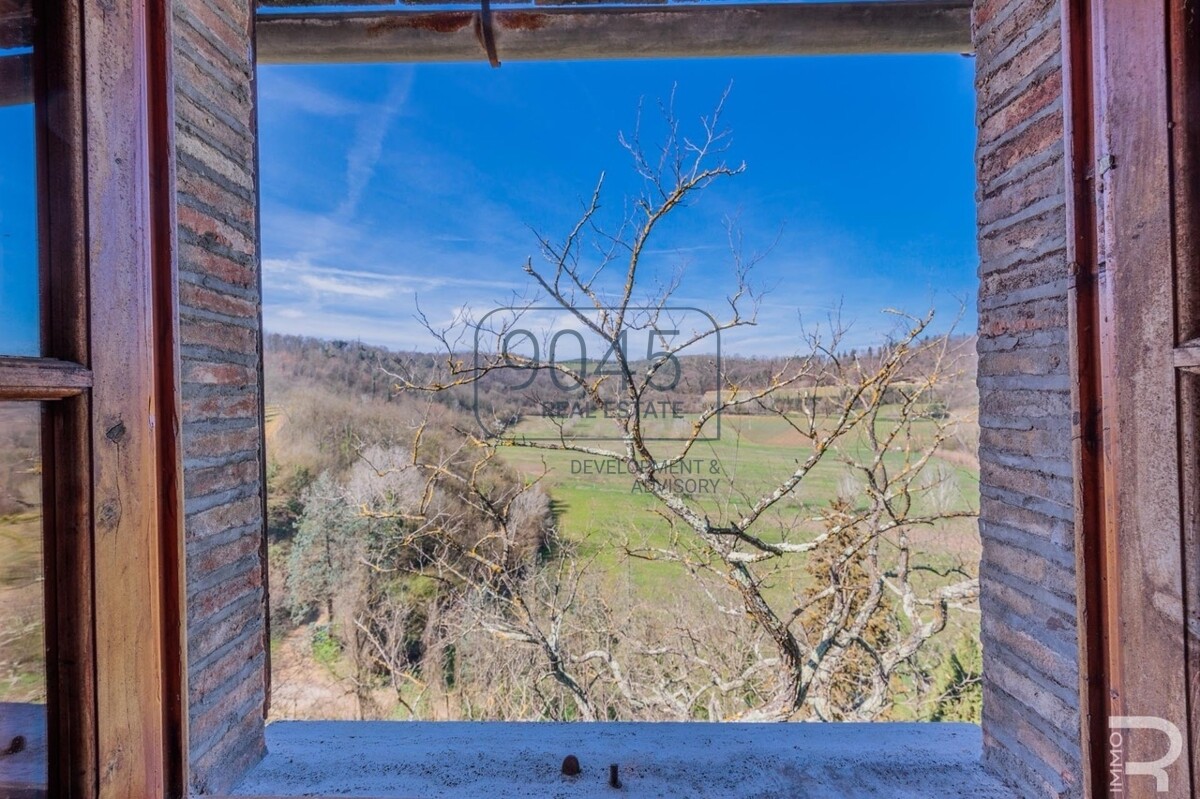 Historisches Schloss mit 61 Hektar Wein- und Landwirtschaft im Chianti