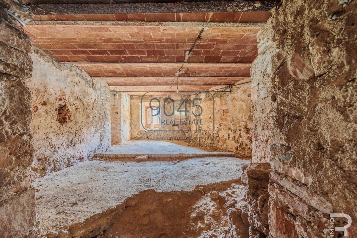 Historisches Schloss mit 61 Hektar Wein- und Landwirtschaft im Chianti