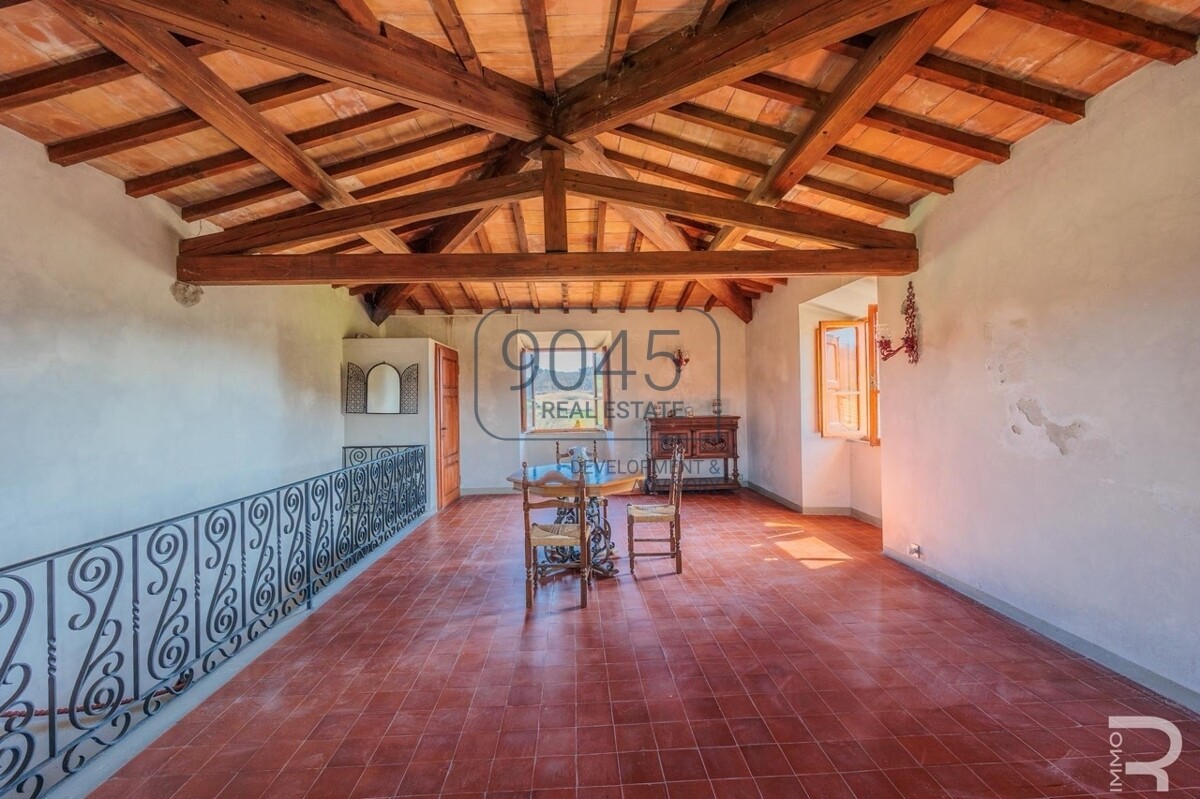 Historisches Schloss mit 61 Hektar Wein- und Landwirtschaft im Chianti