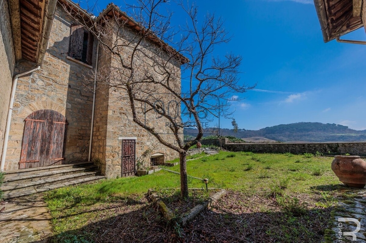 Historisches Schloss mit 61 Hektar Wein- und Landwirtschaft im Chianti