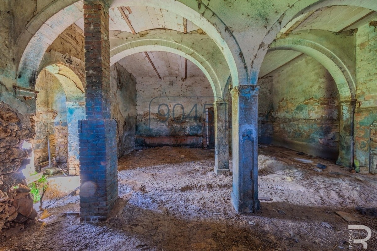 Historisches Schloss mit 61 Hektar Wein- und Landwirtschaft im Chianti