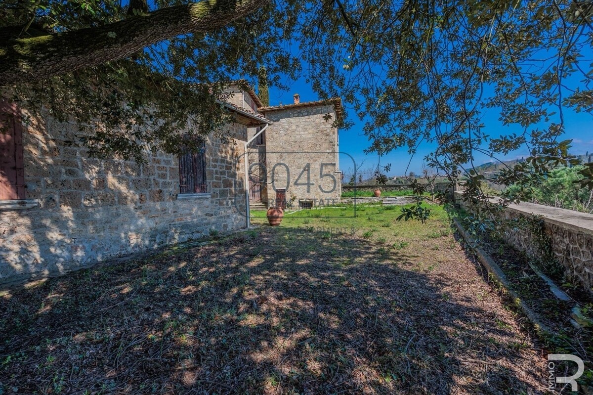 Historisches Schloss mit 61 Hektar Wein- und Landwirtschaft im Chianti