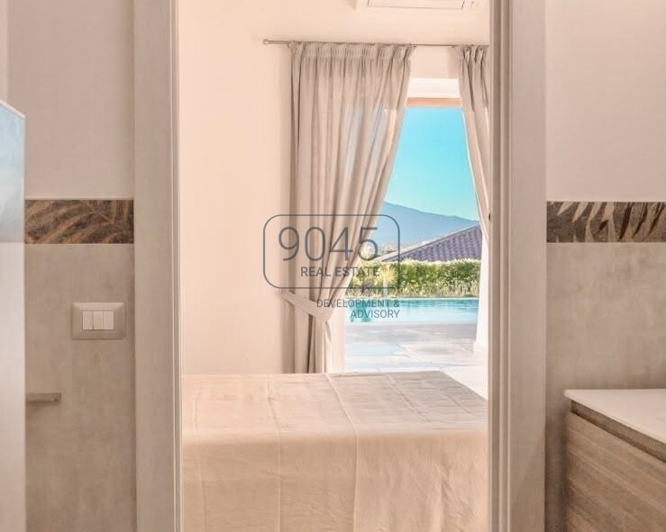 Exklusive Villa mit Pool und Meerblick in Budoni, Sardinien