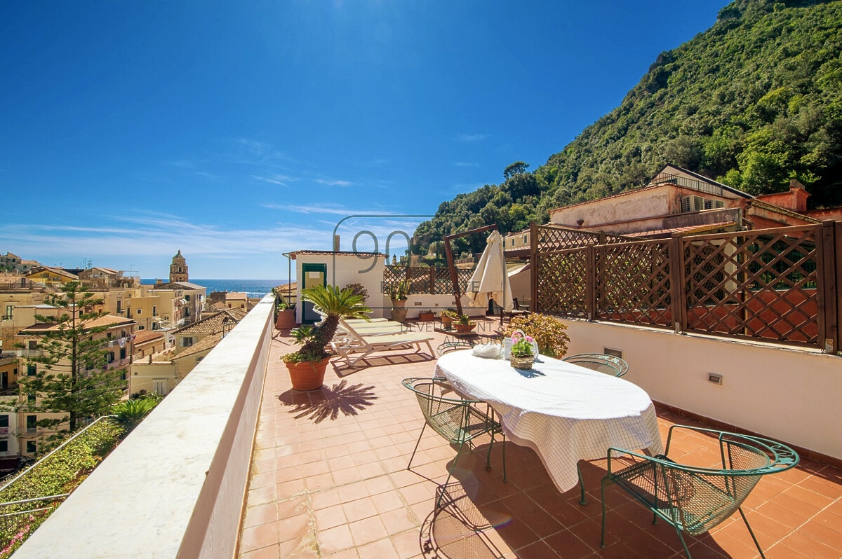 Exklusives Wohnen im Herzen von Amalfi – mit Panoramaterrasse und spektakulärem Blick