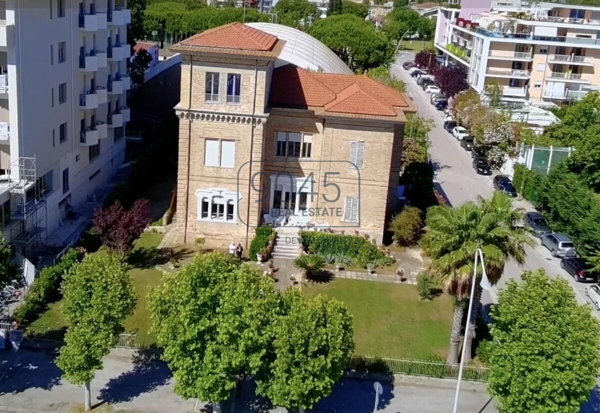 Historische Villa mit Garten direkt am Meer in Giulianova Lido - Abruzzen