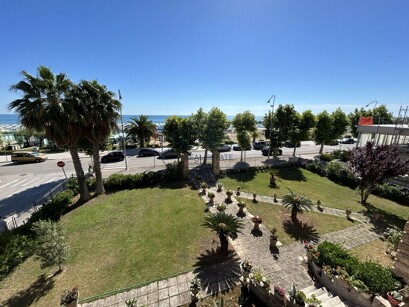 Historische Villa mit Garten direkt am Meer in Giulianova Lido - Abruzzen