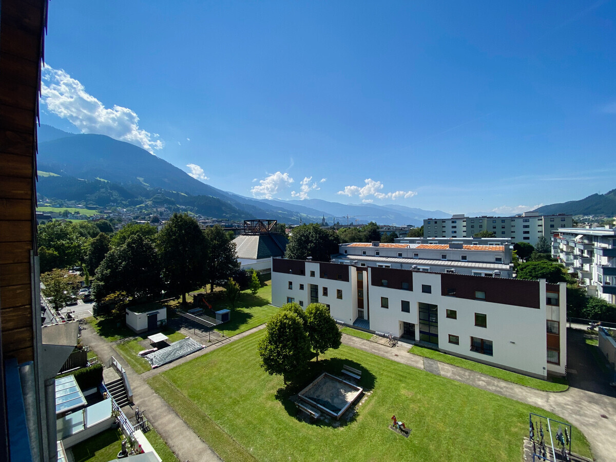 28 Ausssicht Balkon 2 Südwest.jpg