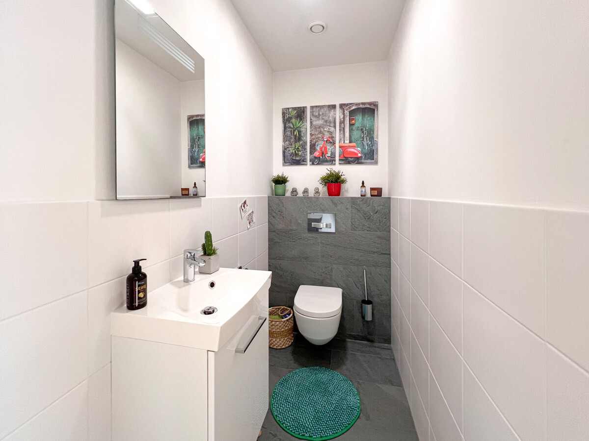 Separates Toilet
