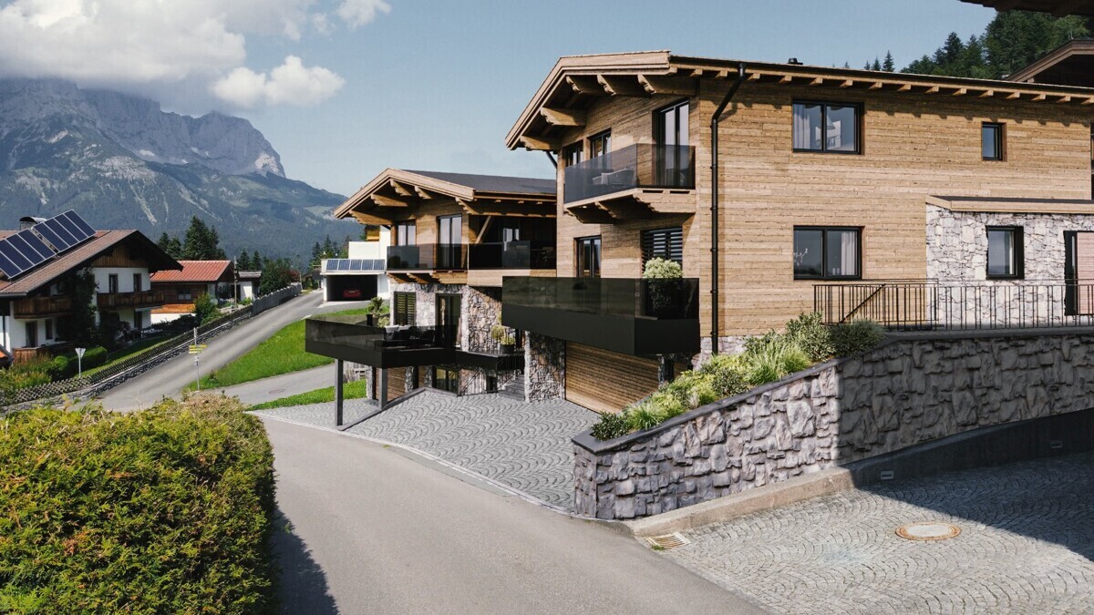 Stilvolle Chalets mit Bergblick