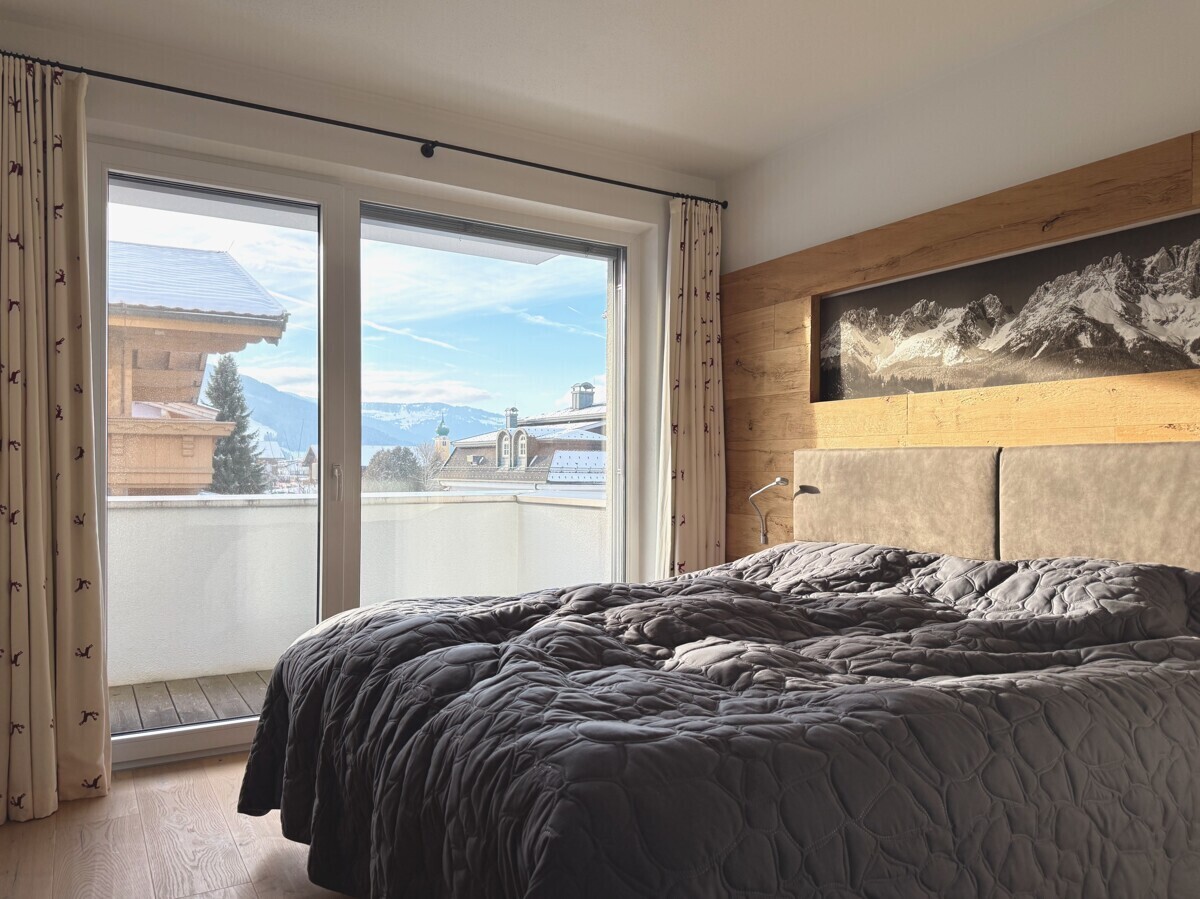 Hauptschlafzimmer mit Balkon
