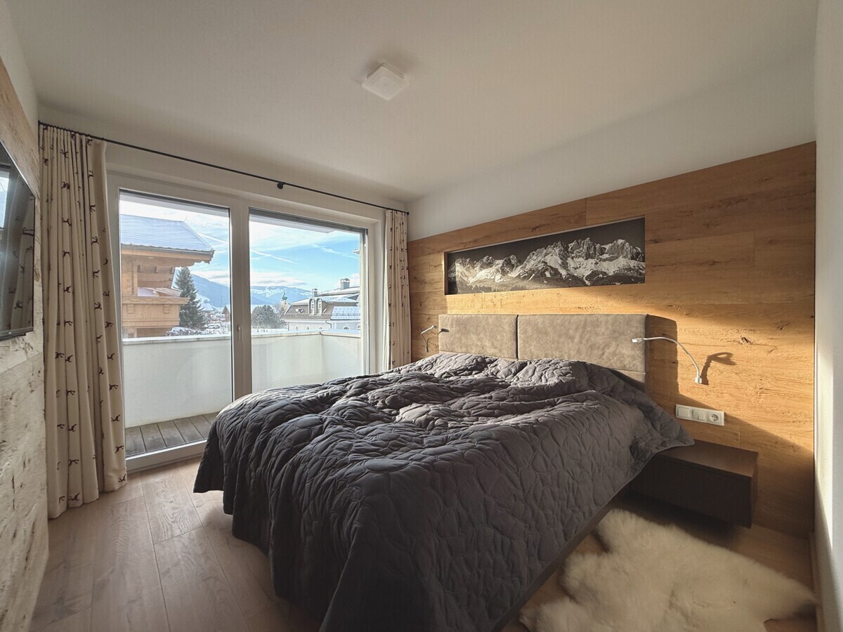 Hauptschlafzimmer mit Balkon