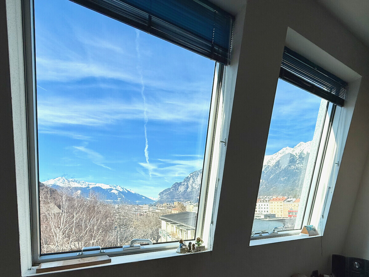 Panorama über die Stadt Innsbruck und seine Bergwelt