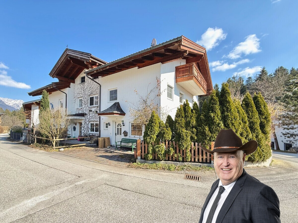 Seitenansicht mit Hauseingang