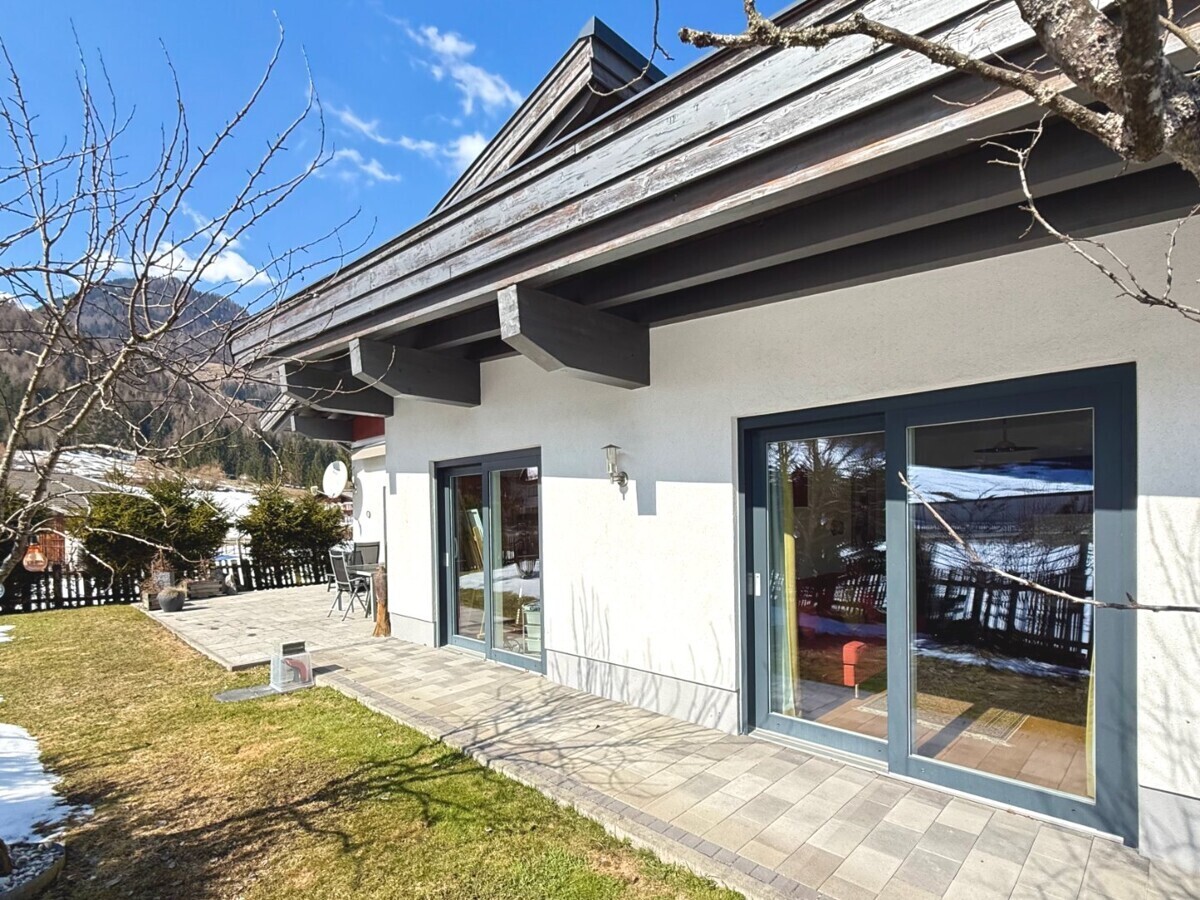 Terrasse und Gartenanteil