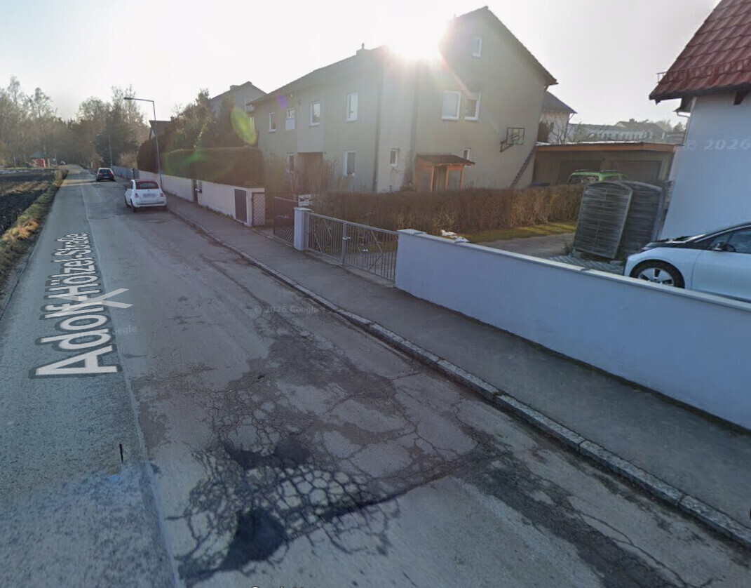 Blick nach S in die Adolf-Hölzel-Straße Richtung Stadtweiher