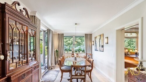 Essen in der Dachterrassenwohnung München-Obermenzing 