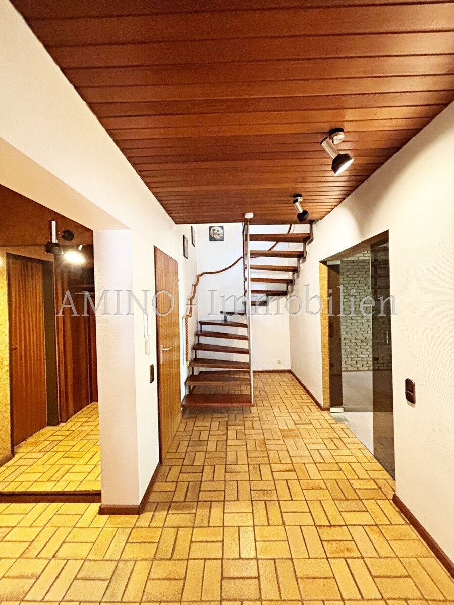 Eingang_Diele_Treppe_EG
