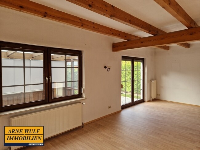 Wohnzimmer im EG -Ausgang zur Veranda