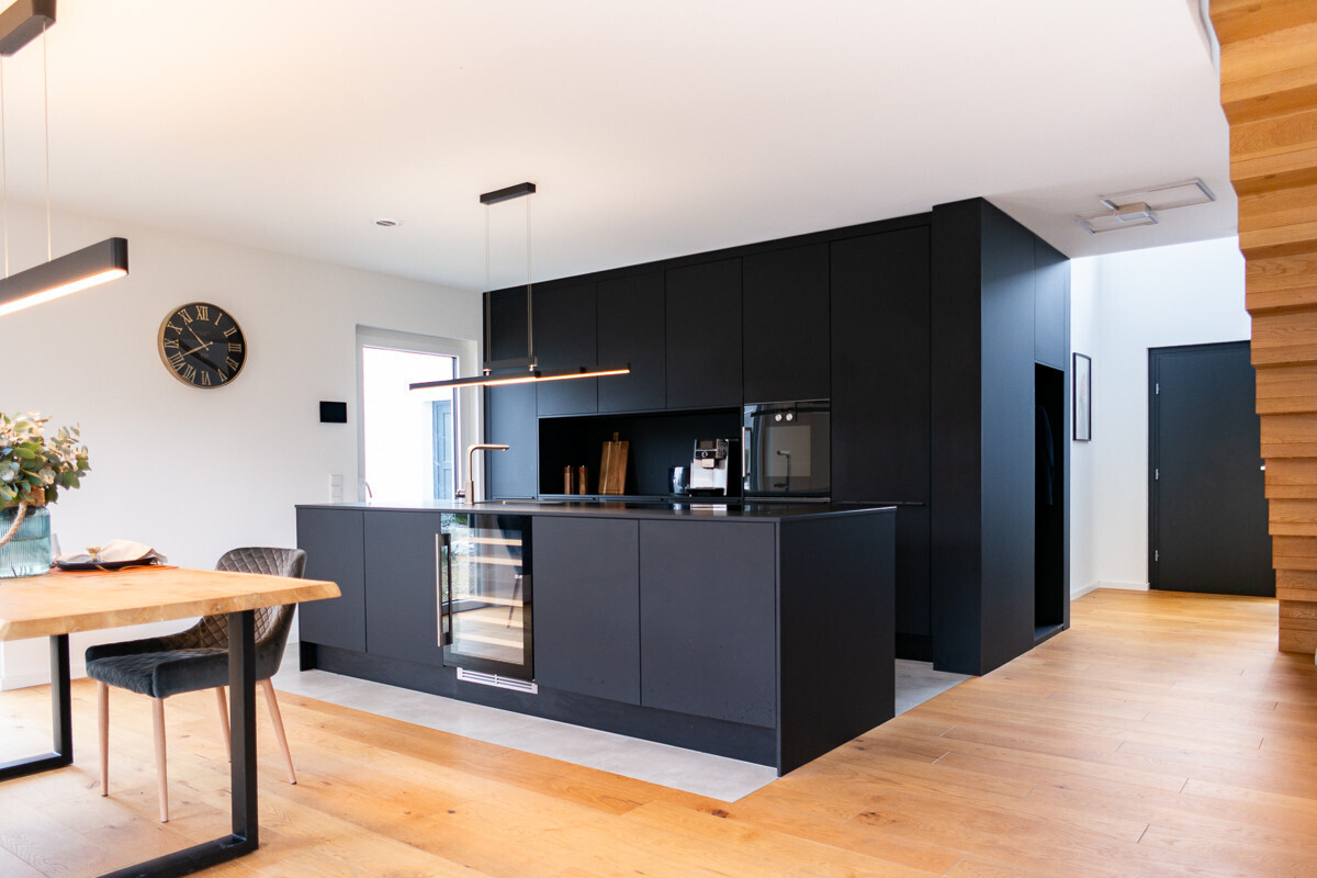 Einbauküche schwarz