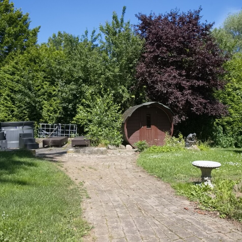 Garten mit Sauna