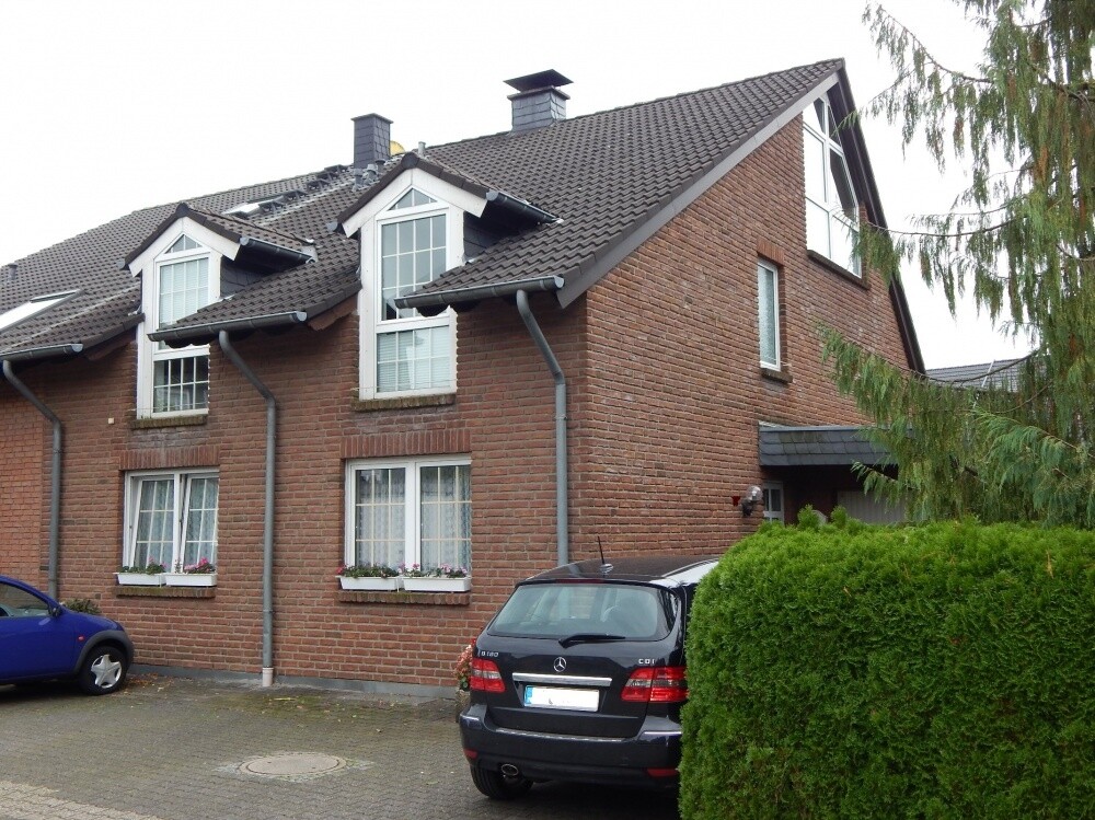 9DEF27E6-4928-32E1-8E45-4369A30E3088