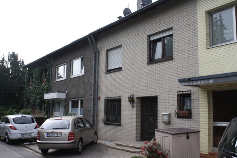 18F80033-3F9A-3FB8-A523-9BF388A872C0