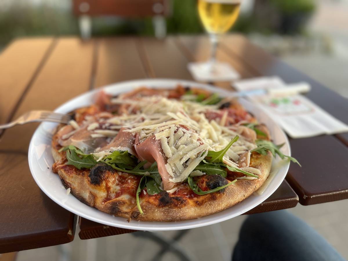 Pizza im Hafen Altefähr