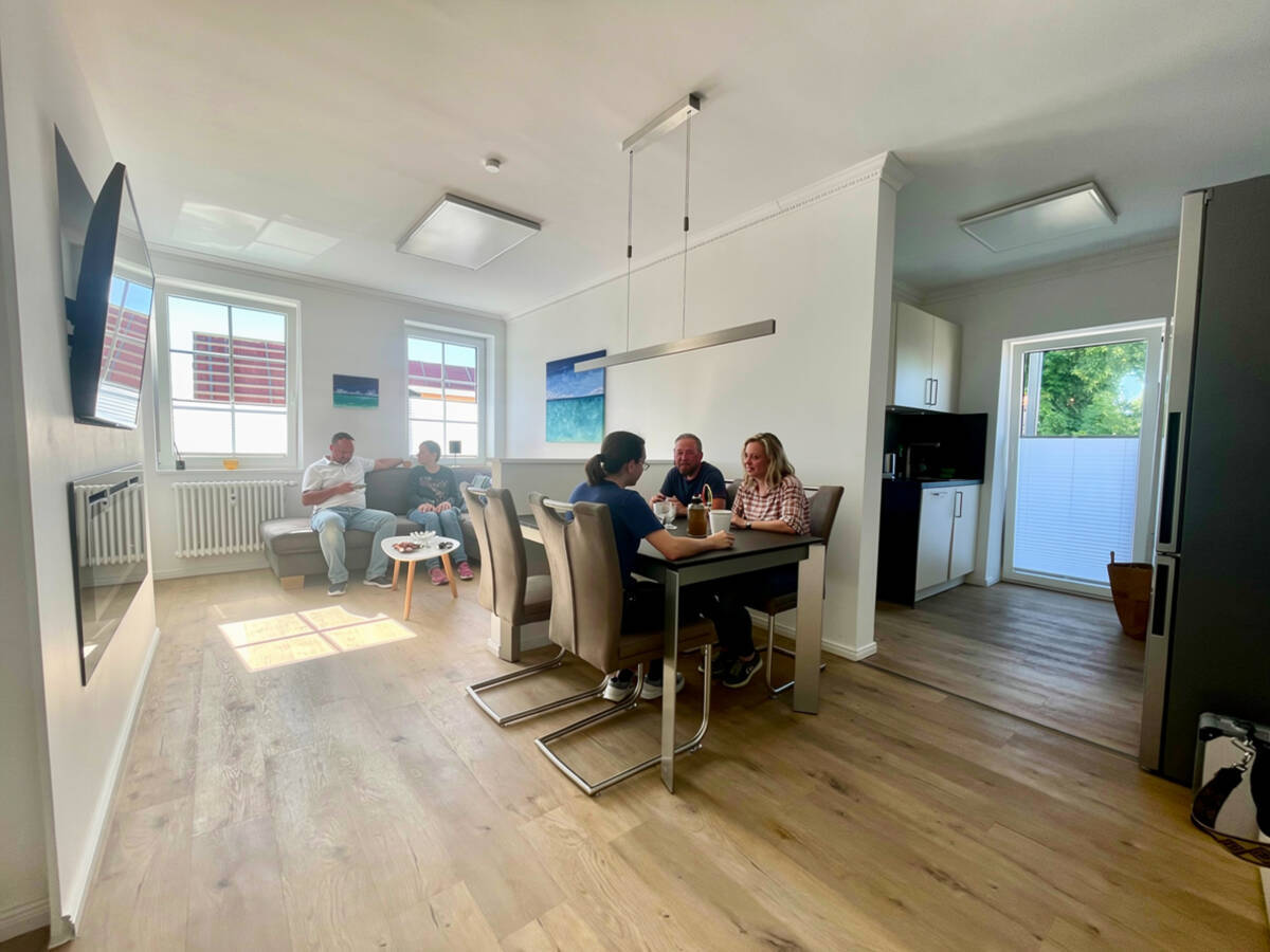 Wohnzimmer mit Menschen