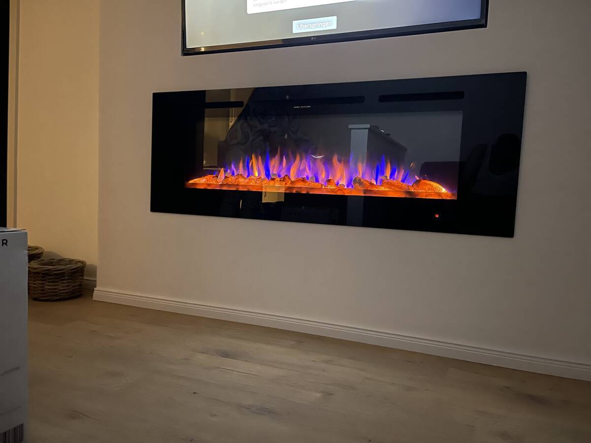 Wohnen- TV-Wand mit E-Kamin