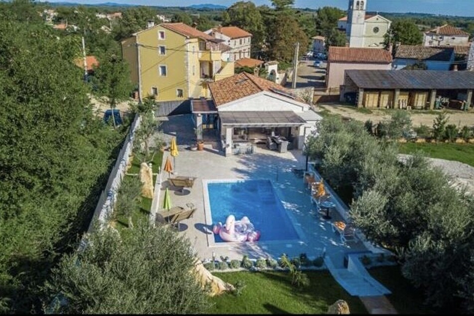 Gesamtansicht Poolbereich