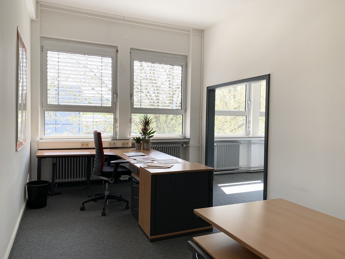 Büro_3 mit Besprechungszimmer (1)