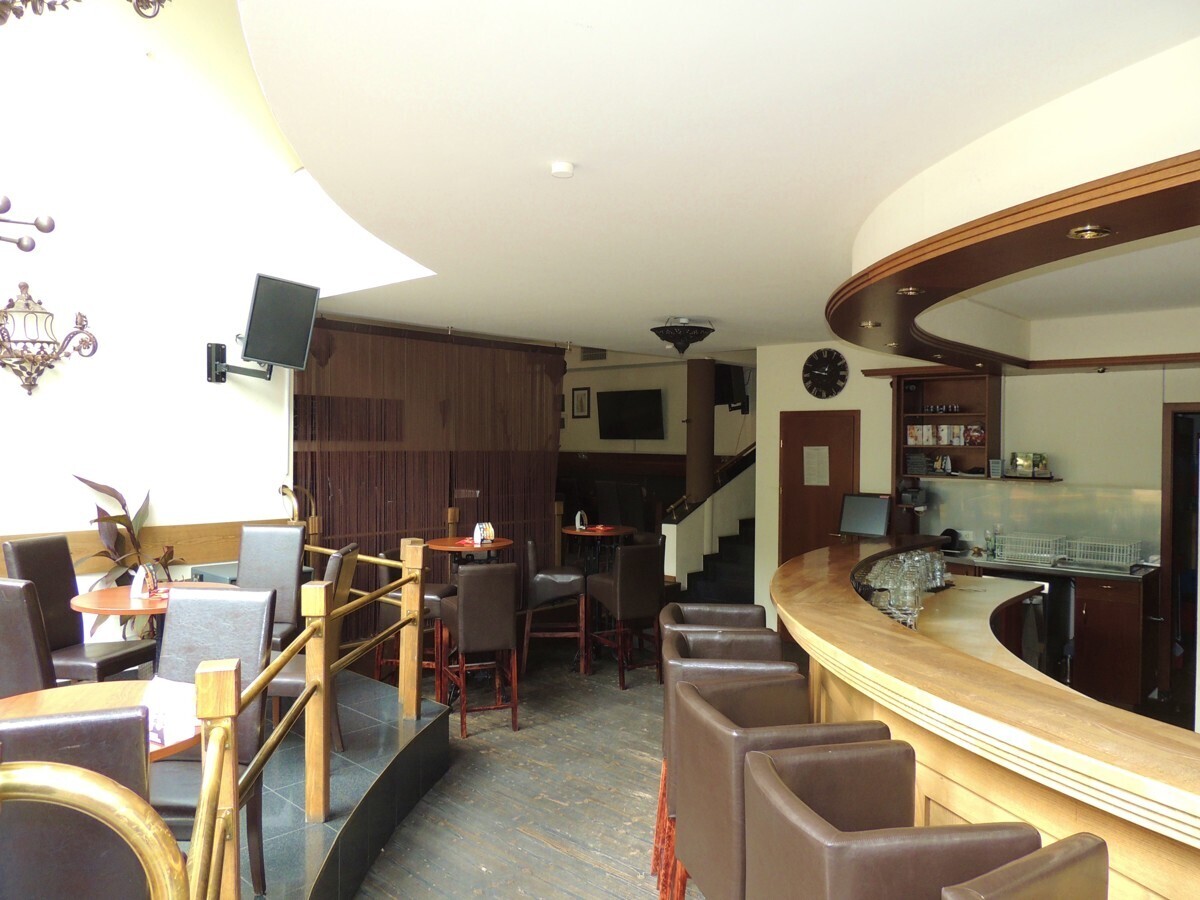 Bar- und Sitzbereich