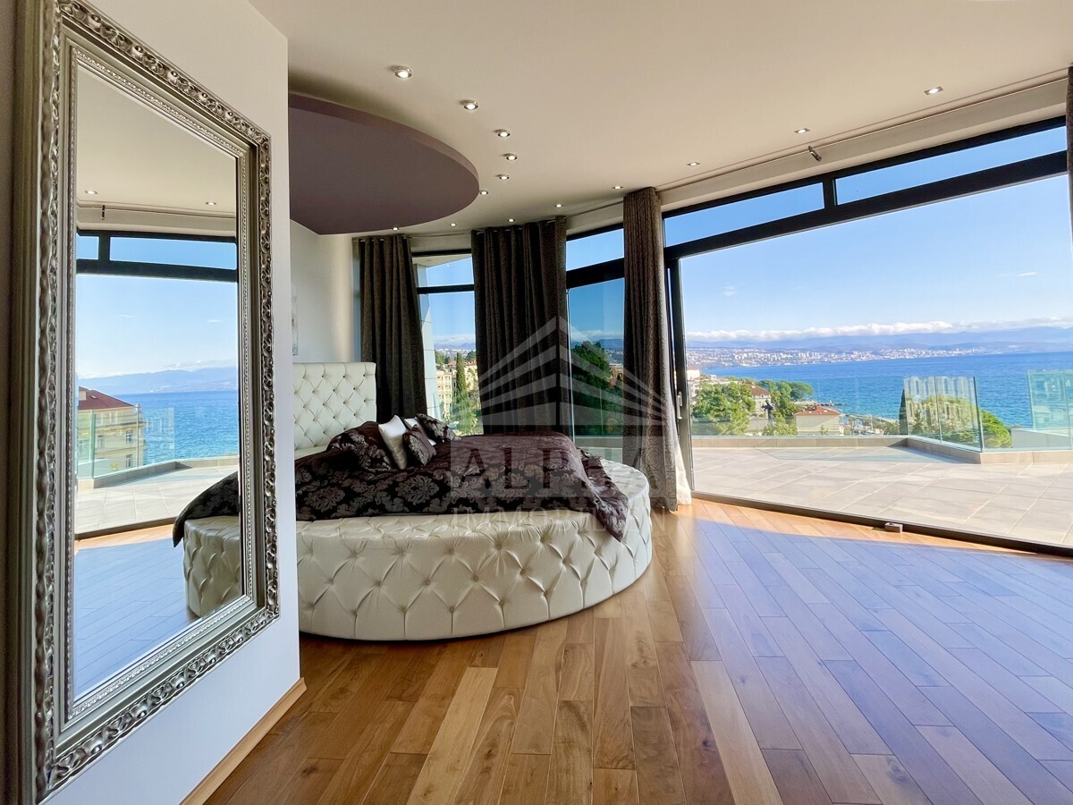 Haupthaus_Schlafzimmer mit Panoramaaussicht_1