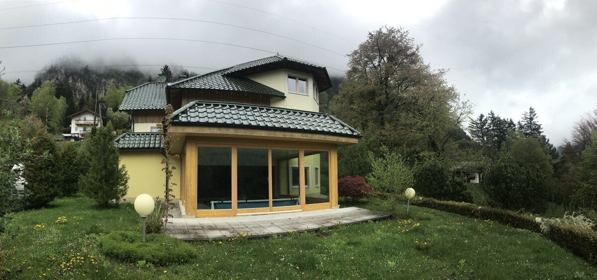 Panoramaaufnahme_Gartenansicht auf den Poolbereich