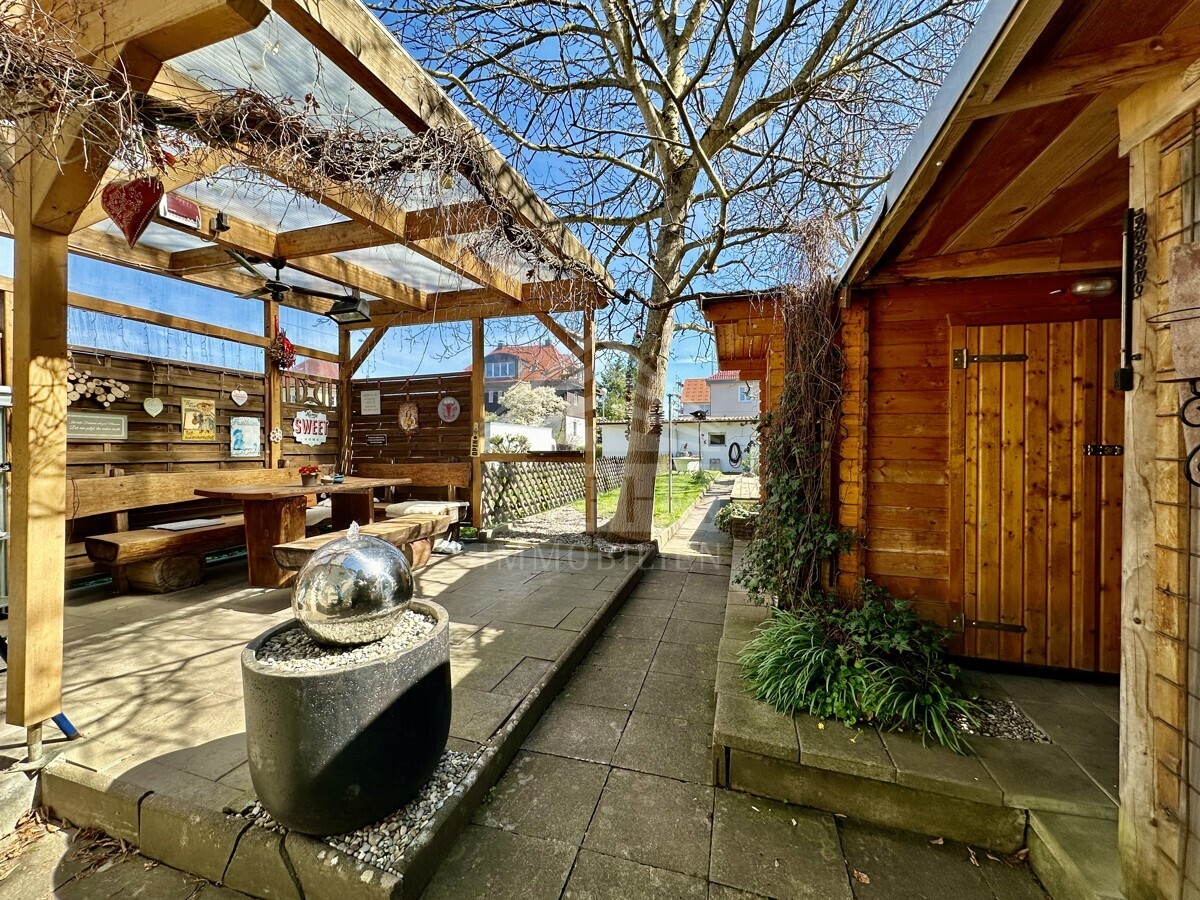 Impressionen Garten mit Pergola