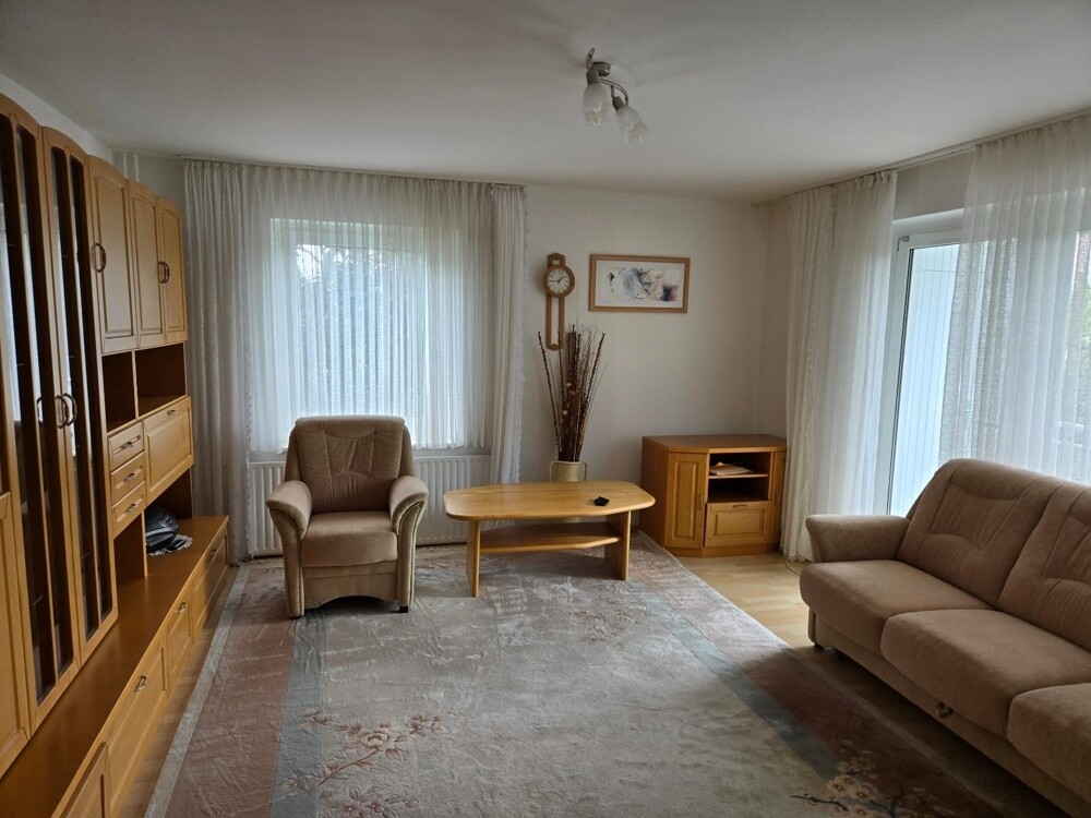 Wohnzimmer mit direktem Zugang zum Balkon