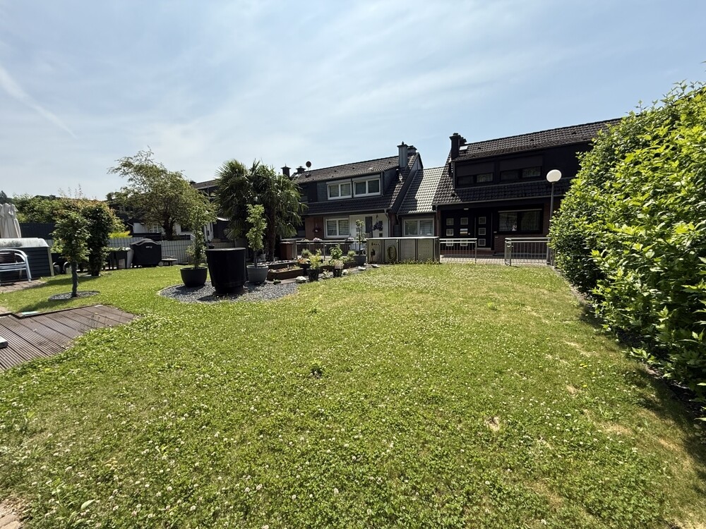 Gartenbereich mit blick zum Haus