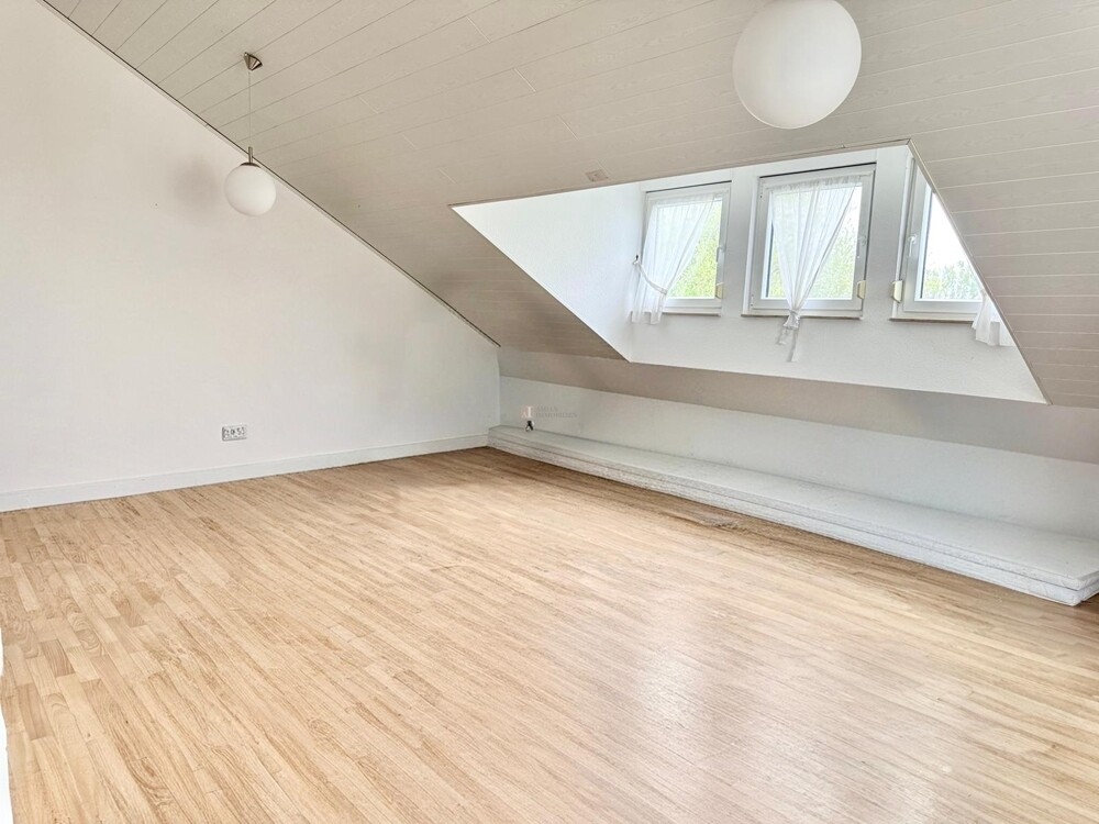 Großzügiges Zimmer mit viel Potenzial